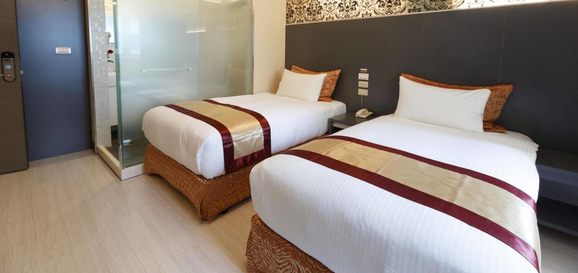 Wecan Hotel Kaohsiung Extérieur photo
