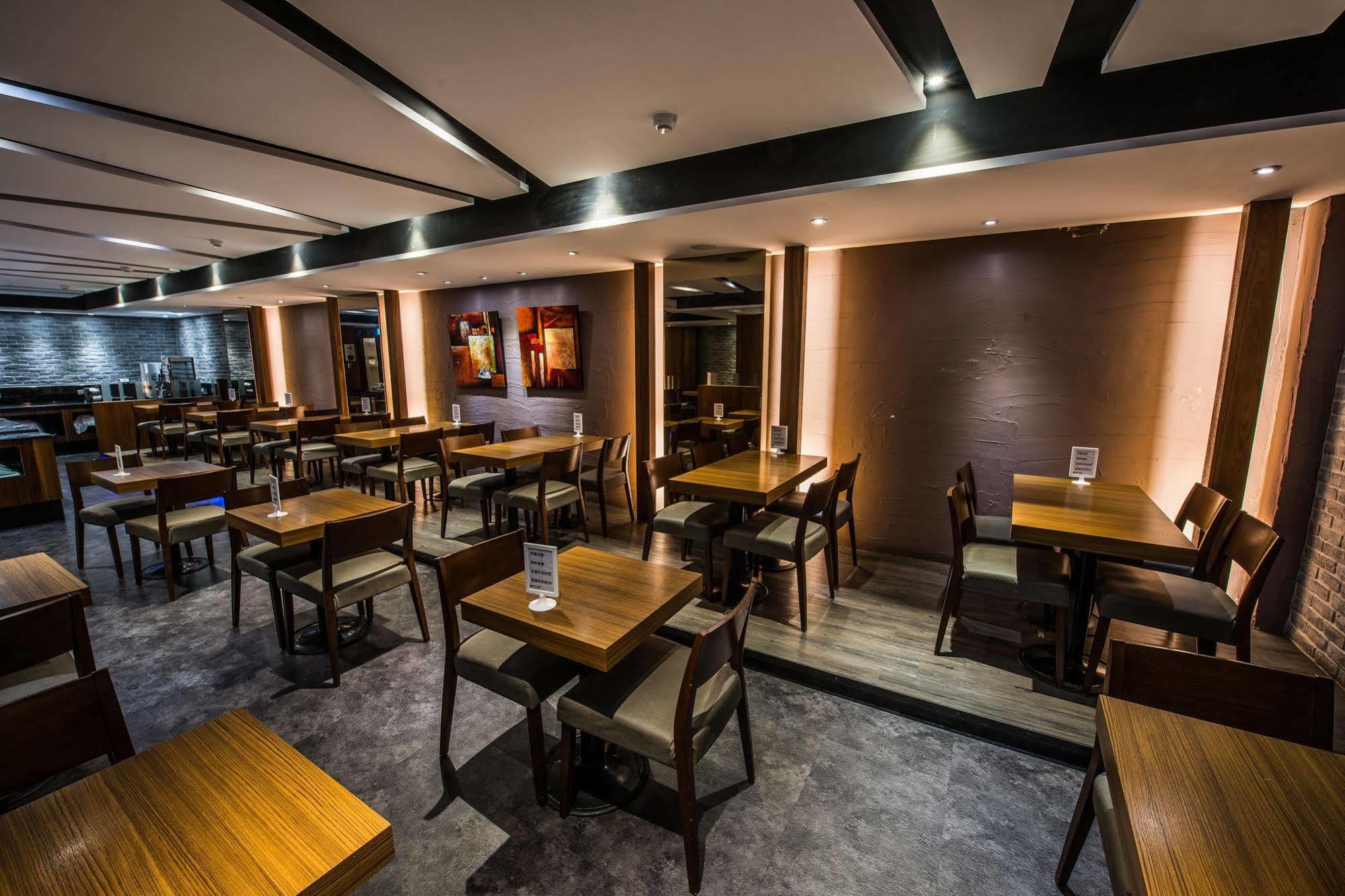 Wecan Hotel Kaohsiung Extérieur photo