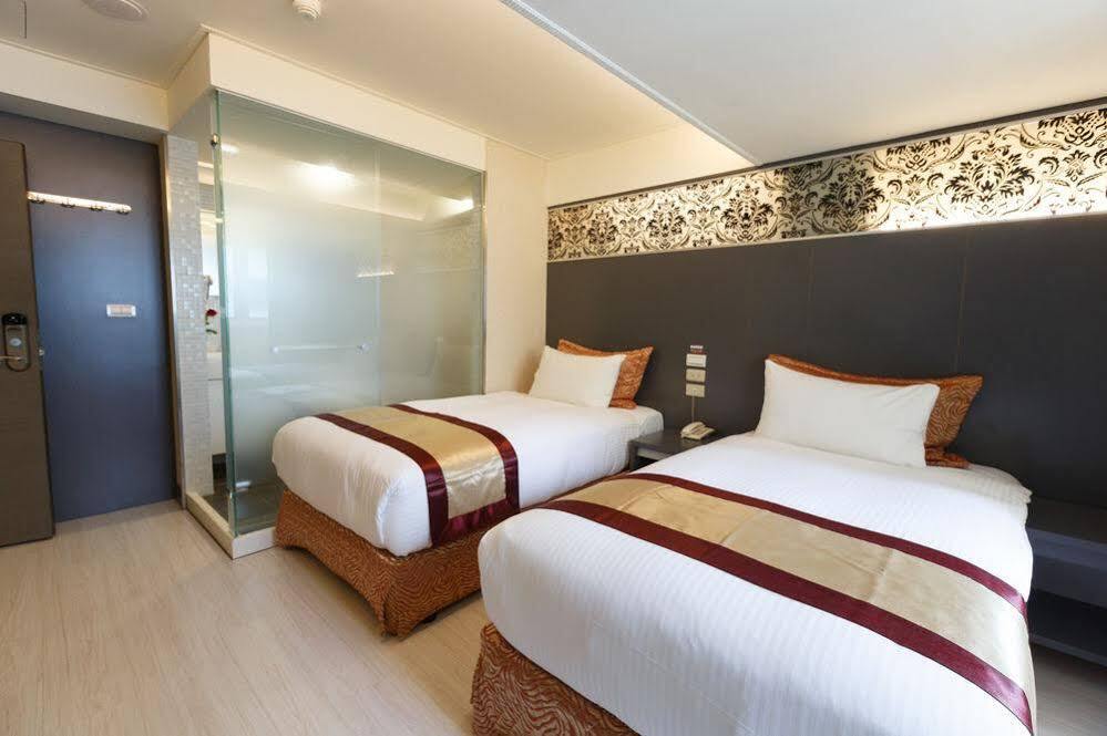 Wecan Hotel Kaohsiung Extérieur photo